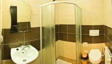 Фото номера Двухместный номер с 1 кроватью или 2 отдельными кроватями Отель Astoria Hotel &amp; Restaurant г. Георгени 9