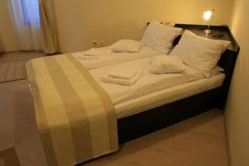 Фото номера Двухместный номер с 1 кроватью или 2 отдельными кроватями Отель Astoria Hotel &amp; Restaurant г. Георгени 7