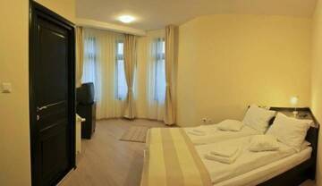 Фото номера Двухместный номер с 1 кроватью или 2 отдельными кроватями Отель Astoria Hotel &amp; Restaurant г. Георгени 8